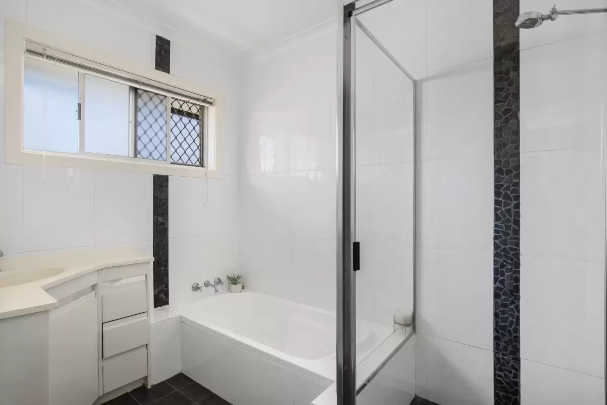 33 Hepworth Street, Arundel Sold by Queensland Sotheby's International Realty - image 1