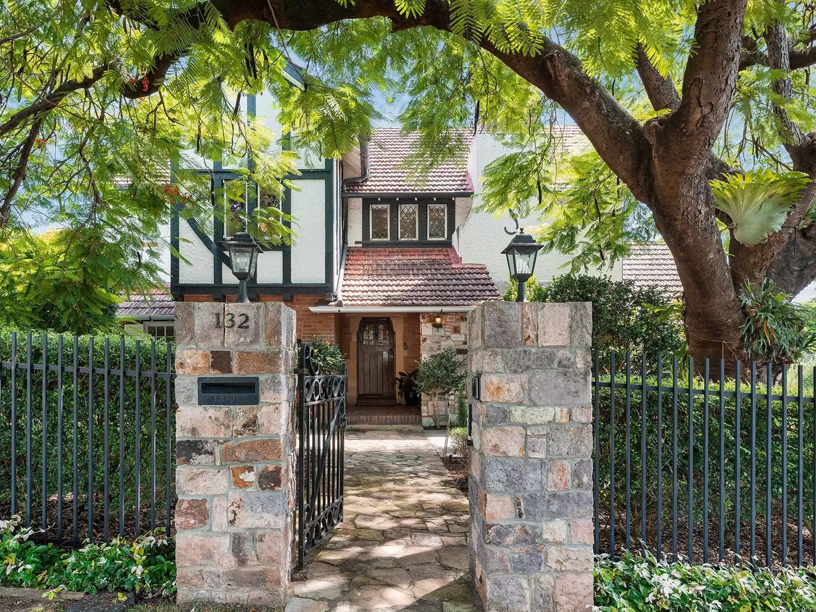 132 Windermere Road, Hamilton Sold by Queensland Sotheby's International Realty - image 1
