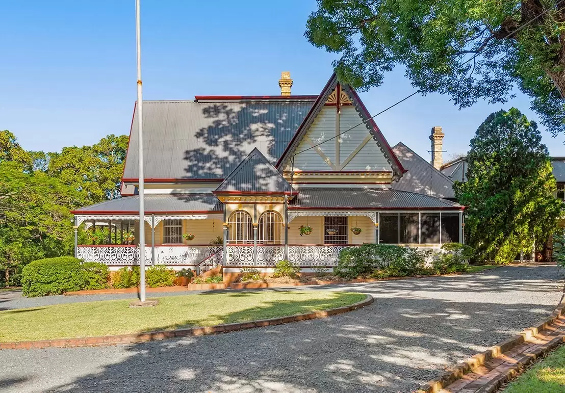 88 Kadumba Street, Yeronga Sold by  - image 1