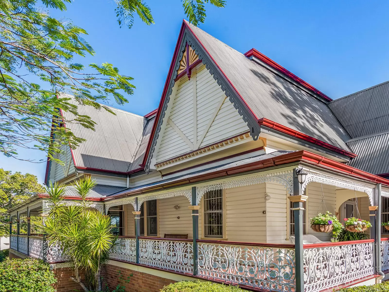 88 Kadumba Street, Yeronga Sold by Queensland Sotheby's International Realty - image 1
