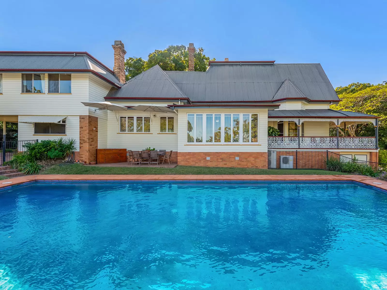 88 Kadumba Street, Yeronga Sold by Queensland Sotheby's International Realty - image 1