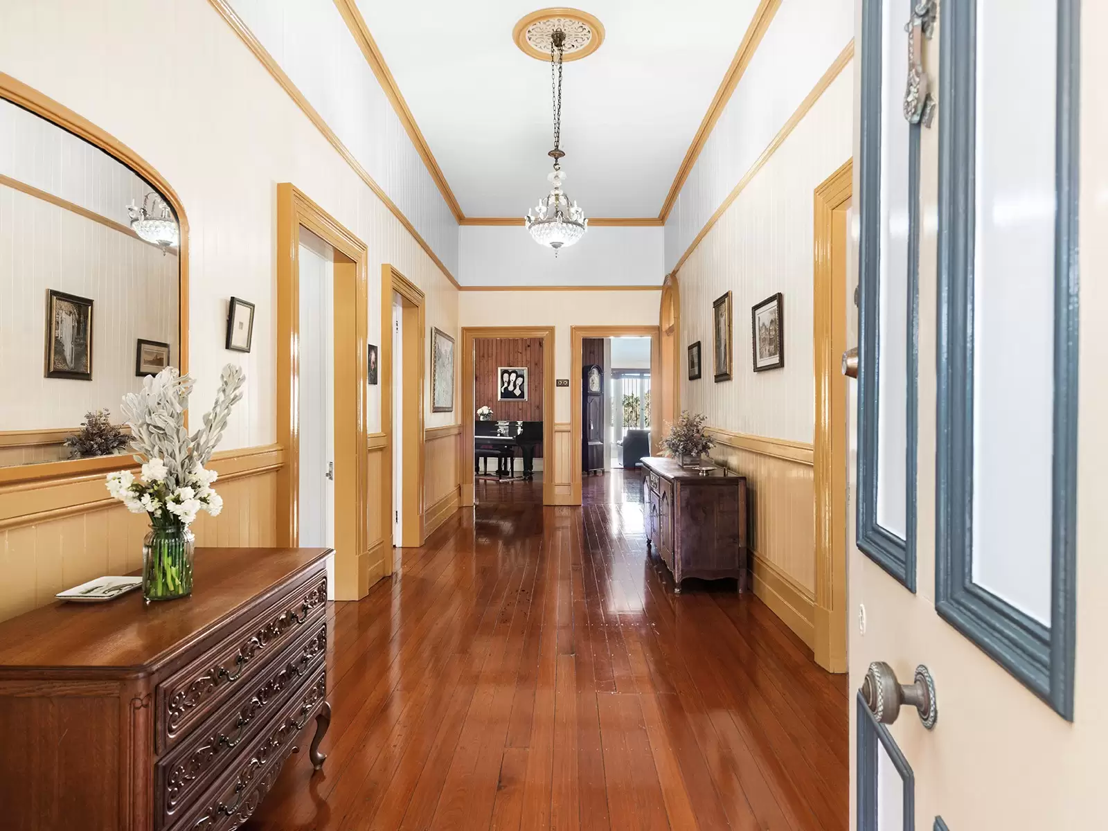 88 Kadumba Street, Yeronga Sold by  - image 1