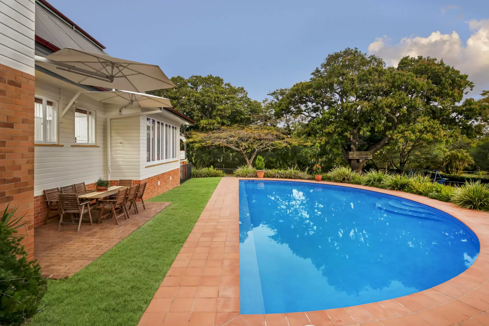 88 Kadumba Street, Yeronga Sold by Queensland Sotheby's International Realty - image 1