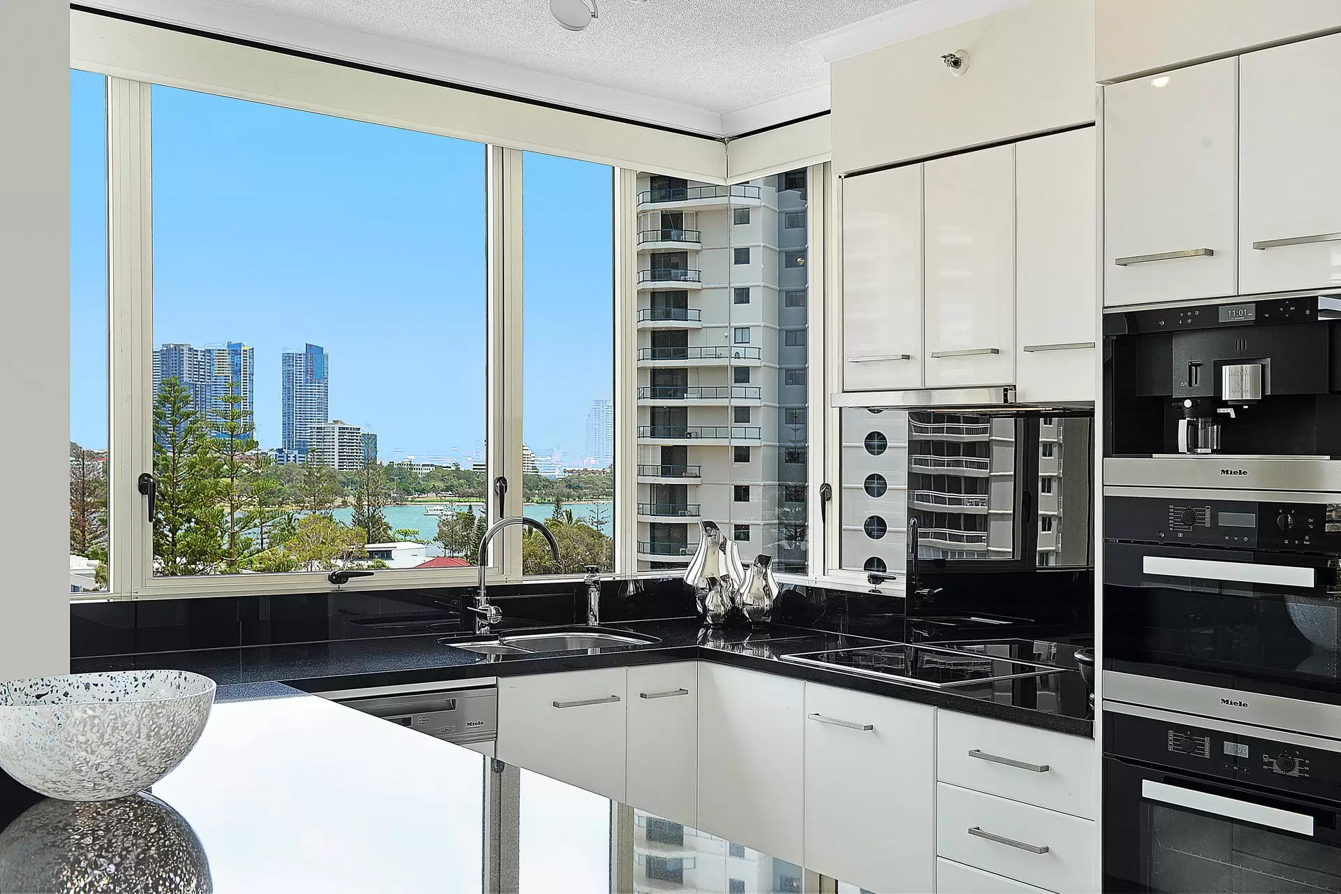1061/1 Lennie Avenue, Main Beach Sold by Queensland Sotheby's International Realty - image 1