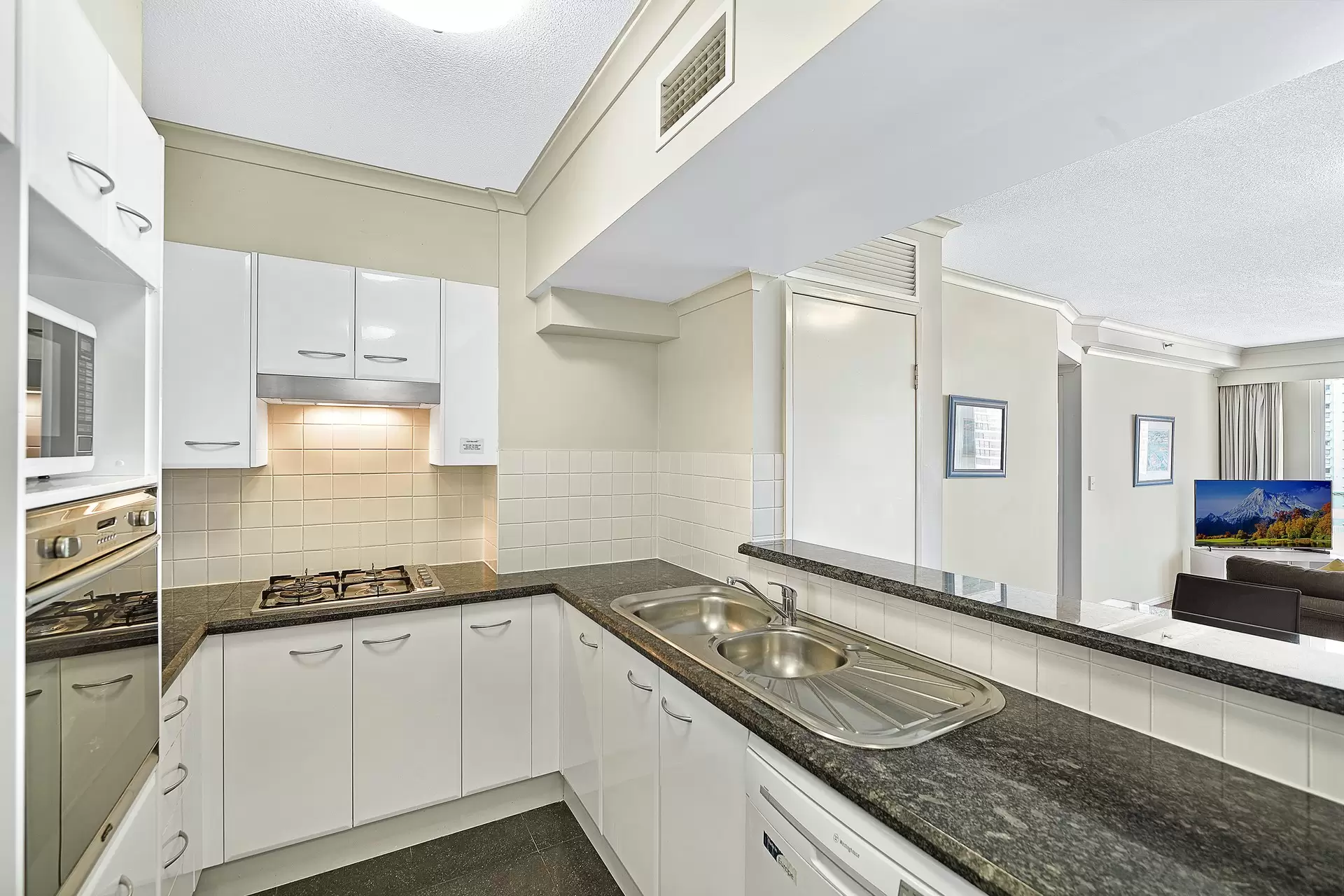 52/15 Breaker Street, Main Beach Sold by Queensland Sotheby's International Realty - image 1