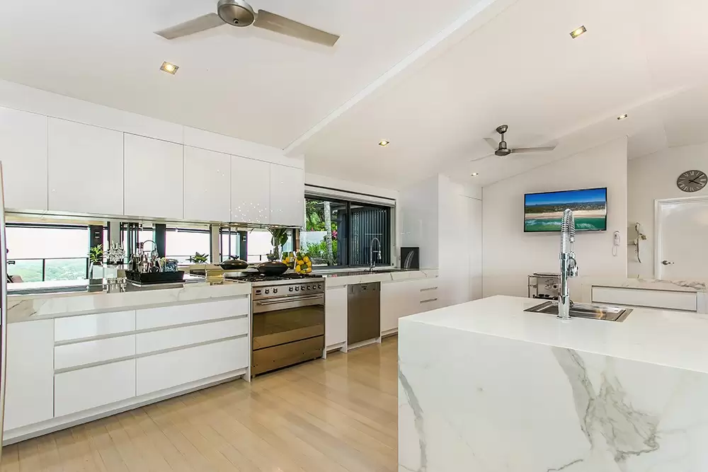 26 Island Point Road, Port Douglas Sold by Queensland Sotheby's International Realty - image 1