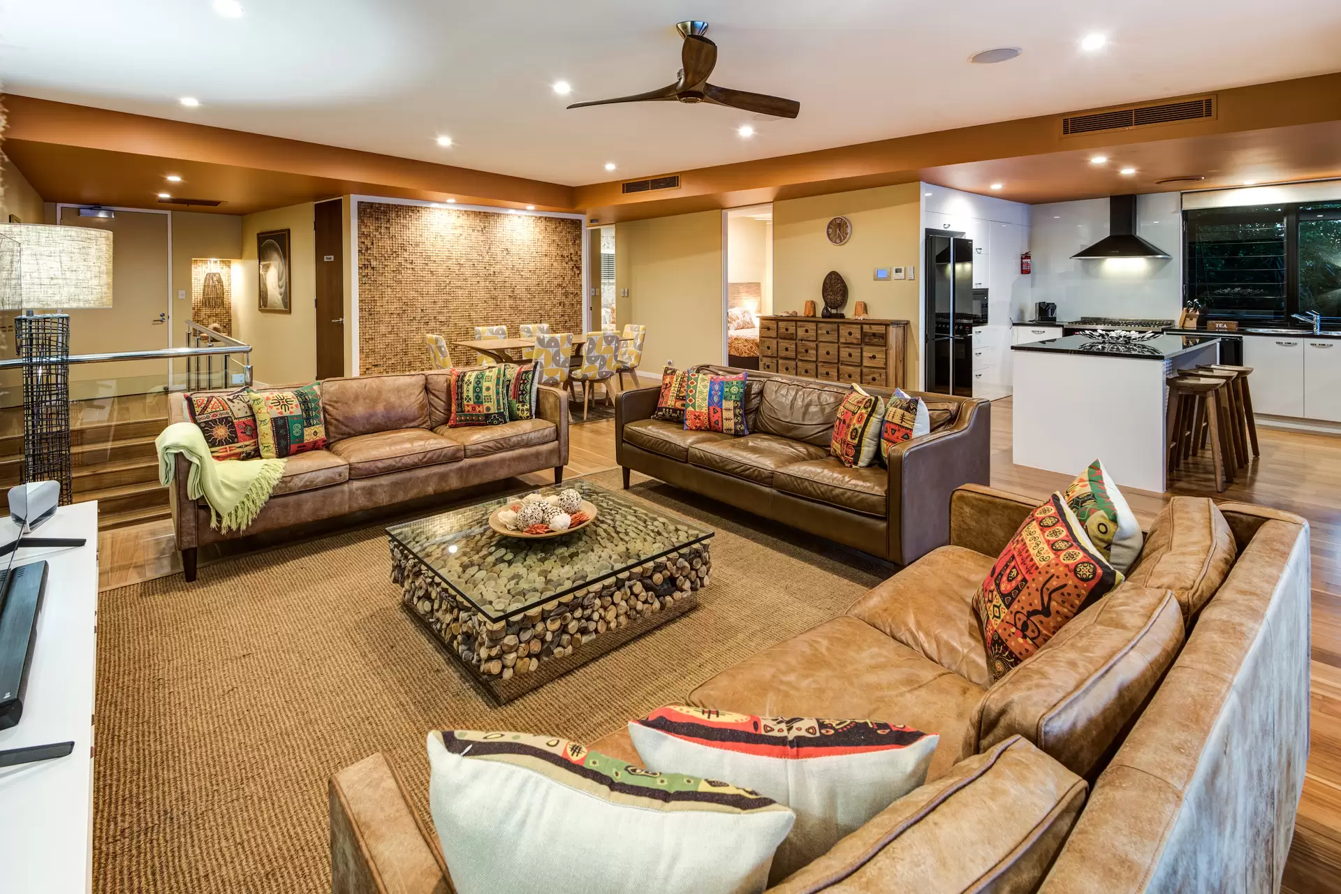 54/5 Acacia Drive, Hamilton Island Sold by  - image 1