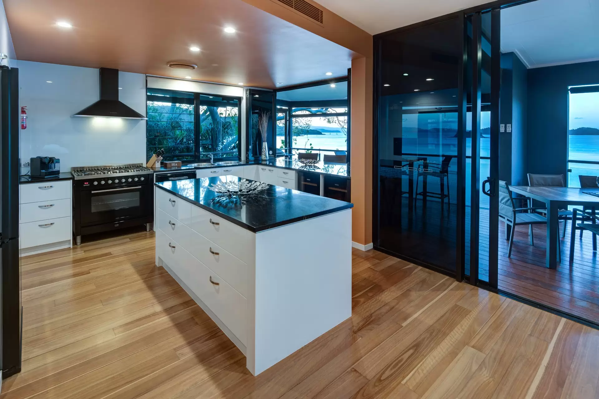 54/5 Acacia Drive, Hamilton Island Sold by  - image 1