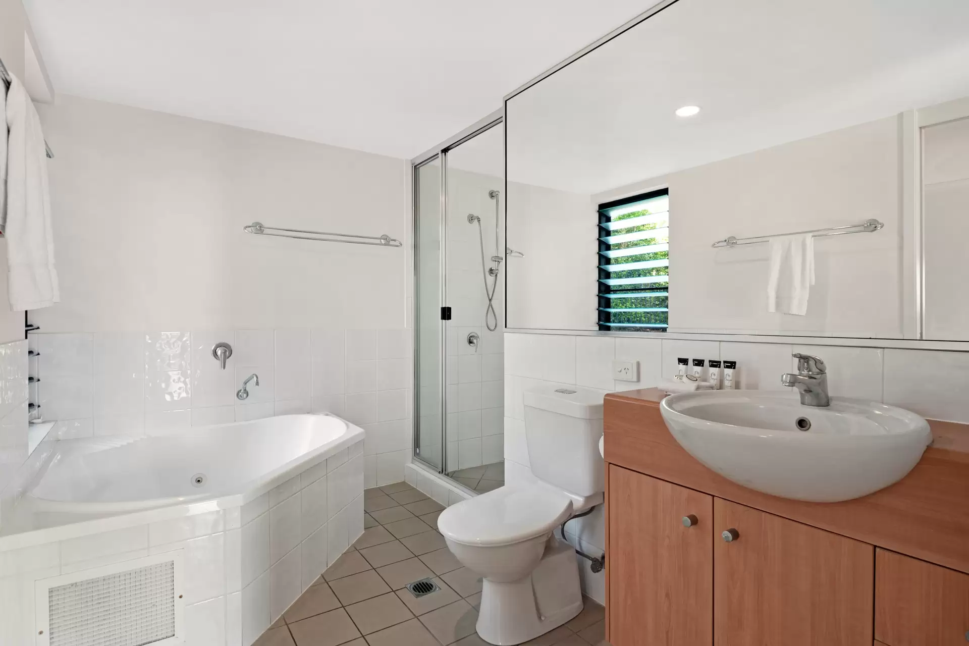 25/5 Banksia Court, Hamilton Island Sold by Queensland Sotheby's International Realty - image 1