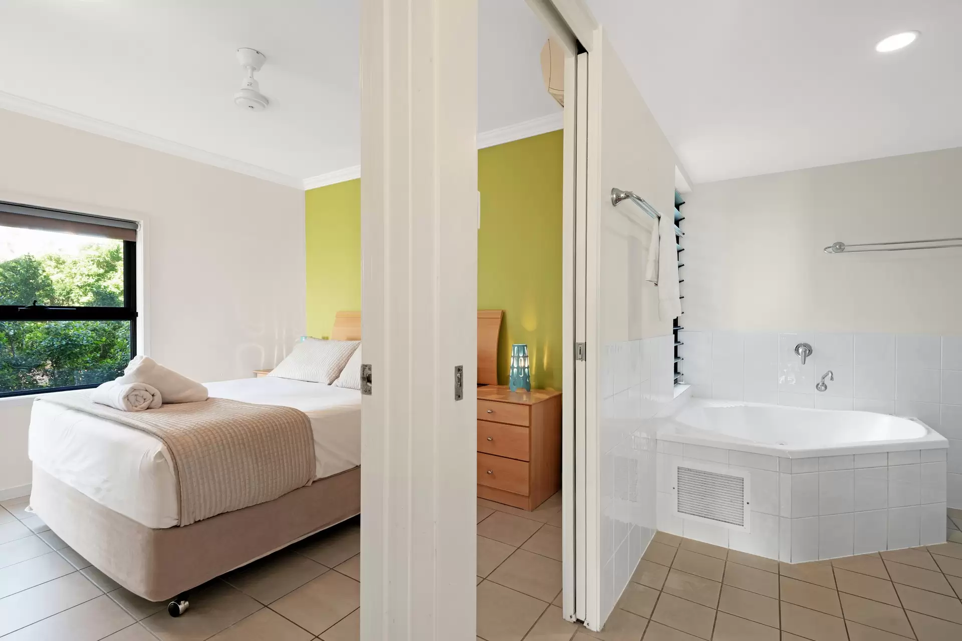 25/5 Banksia Court, Hamilton Island Sold by Queensland Sotheby's International Realty - image 1