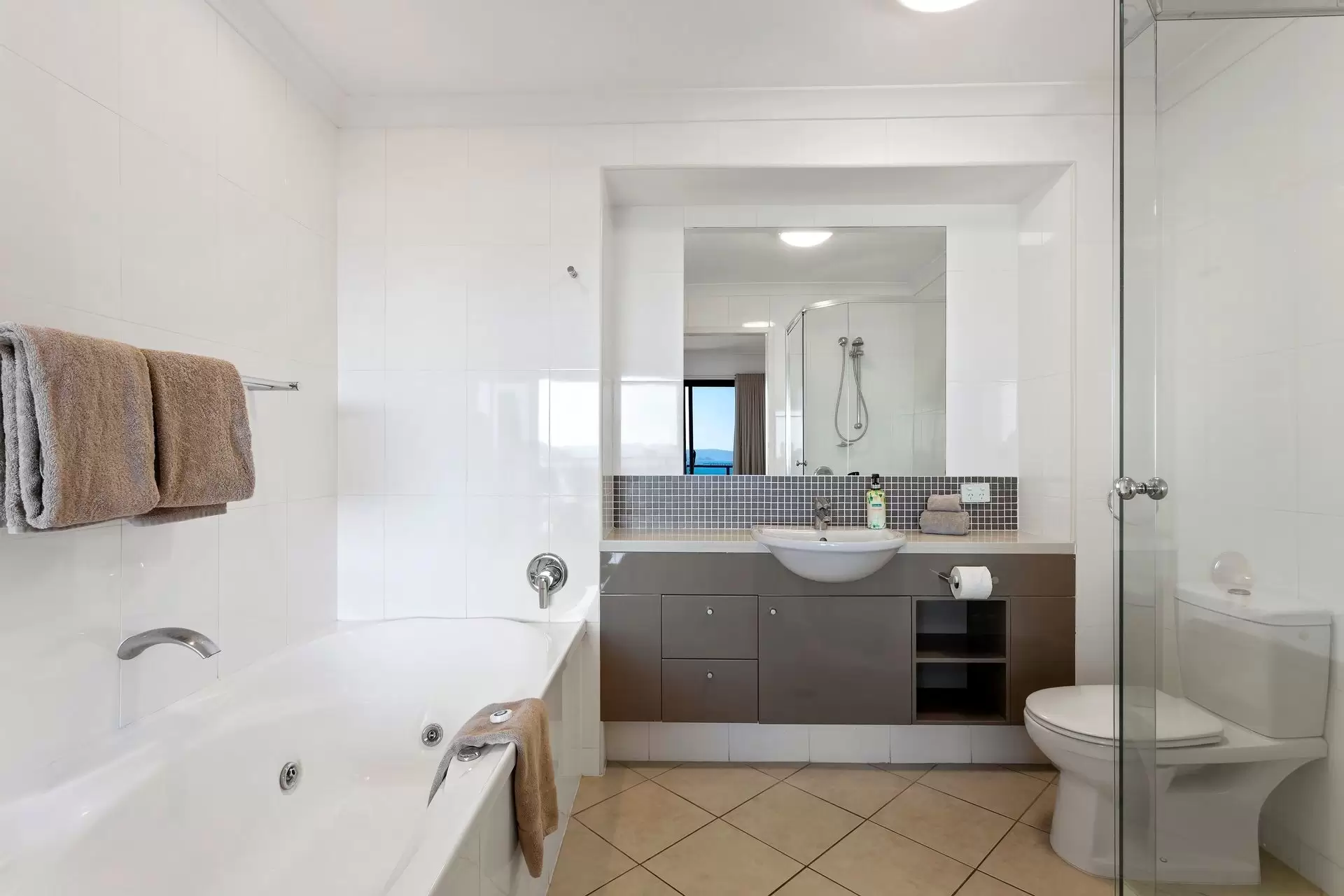 27/5 Acacia Drive, Hamilton Island Sold by Queensland Sotheby's International Realty - image 1