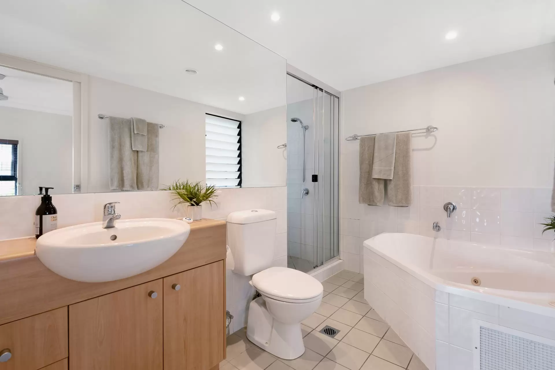 14/5 Banksia Court, Hamilton Island Sold by Queensland Sotheby's International Realty - image 1
