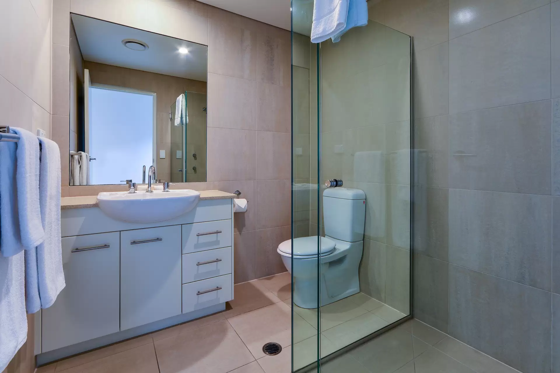 1/18 Whitsunday Boulevard, Hamilton Island Sold by Queensland Sotheby's International Realty - image 1