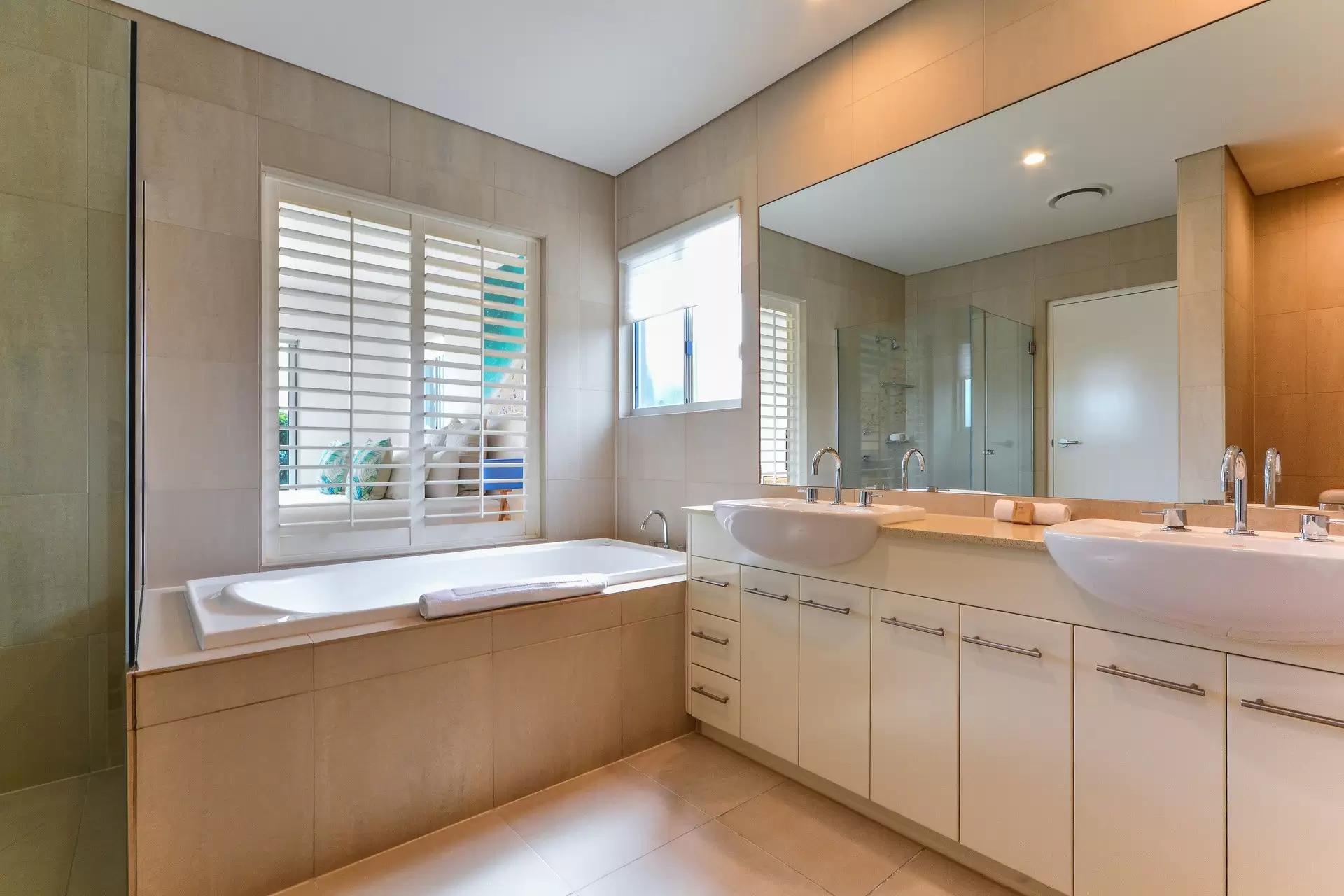 1/18 Whitsunday Boulevard, Hamilton Island Sold by Queensland Sotheby's International Realty - image 1
