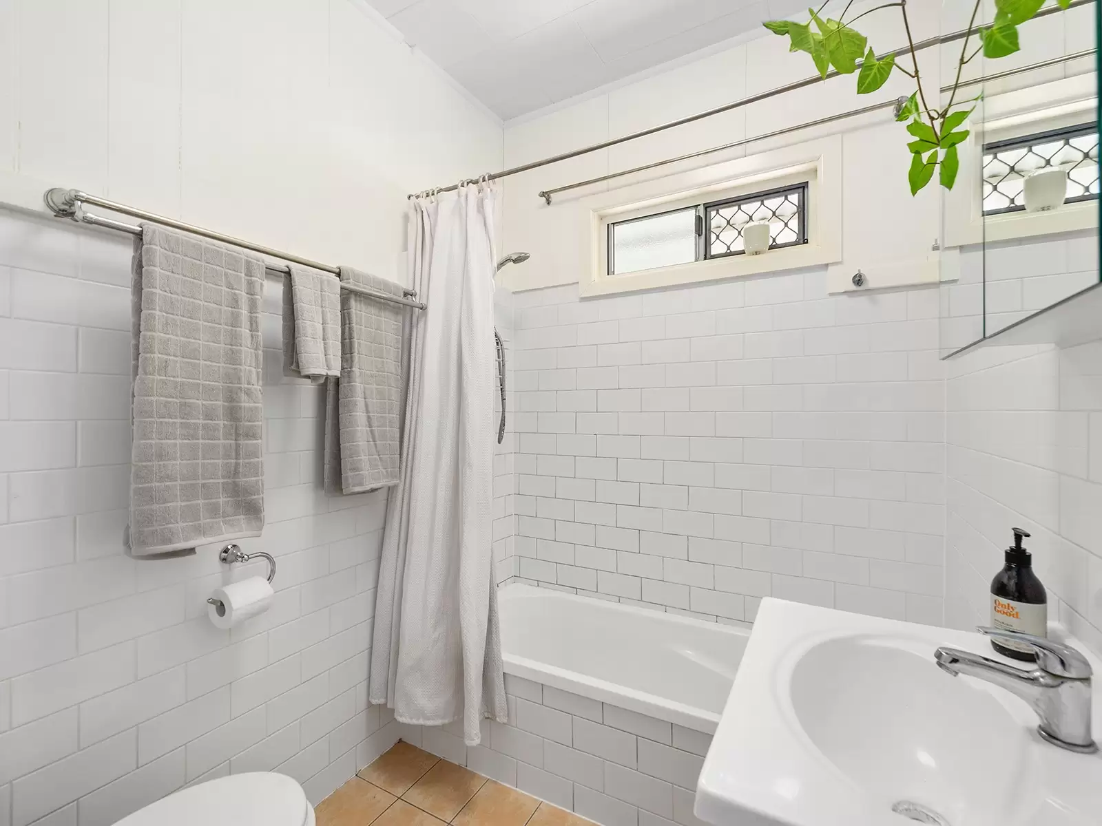 22 Wride Street, Wooloowin Sold by Queensland Sotheby's International Realty - image 1
