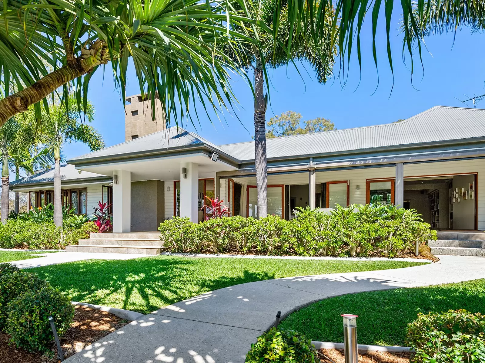38 Annabel Street, Kenmore Sold by Queensland Sotheby's International Realty - image 1