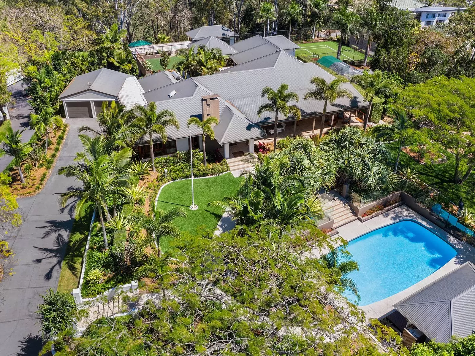 38 Annabel Street, Kenmore Sold by Queensland Sotheby's International Realty - image 1