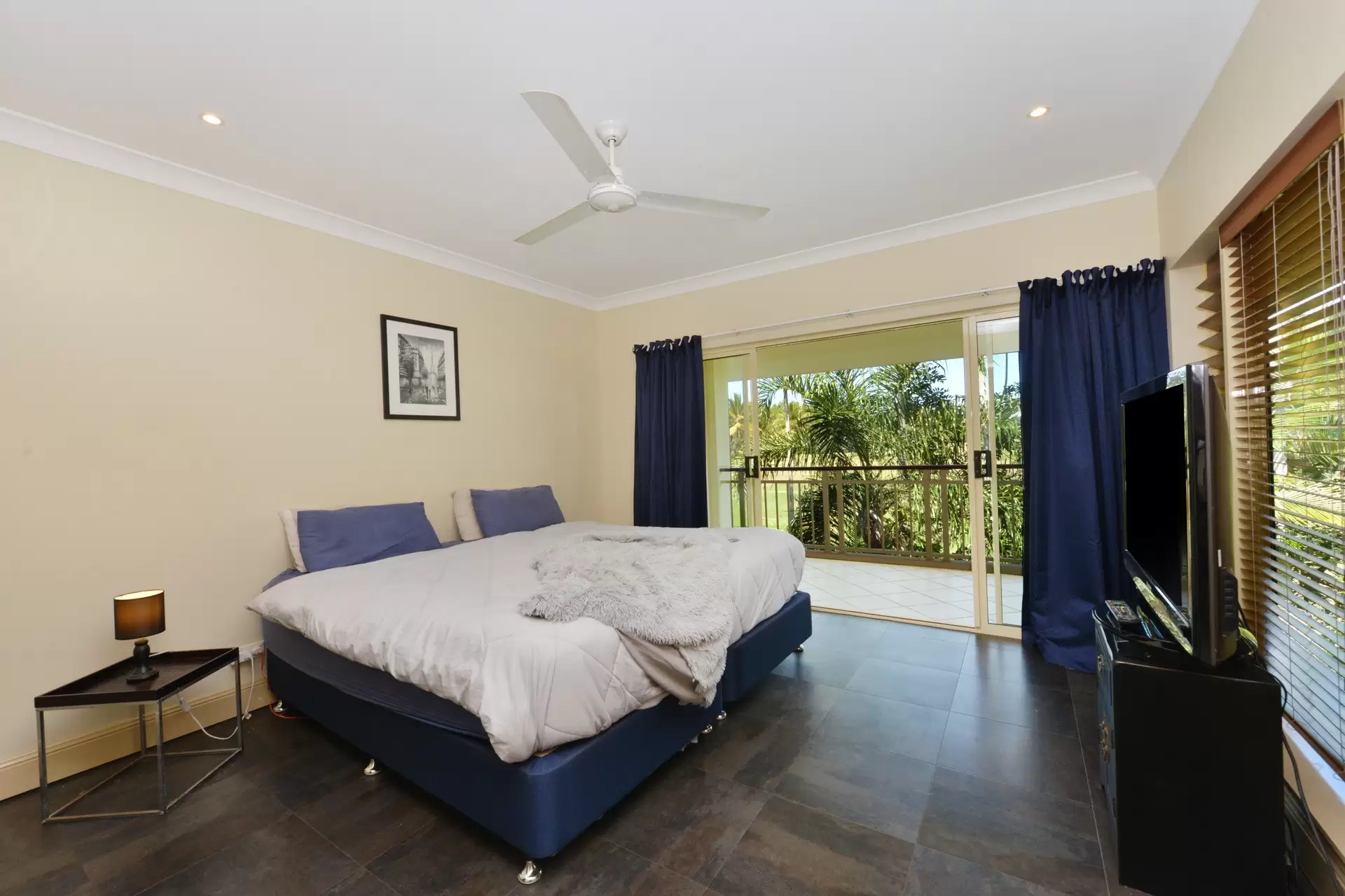 7/24-70 Nautilus Street, Port Douglas Sold by  - image 1