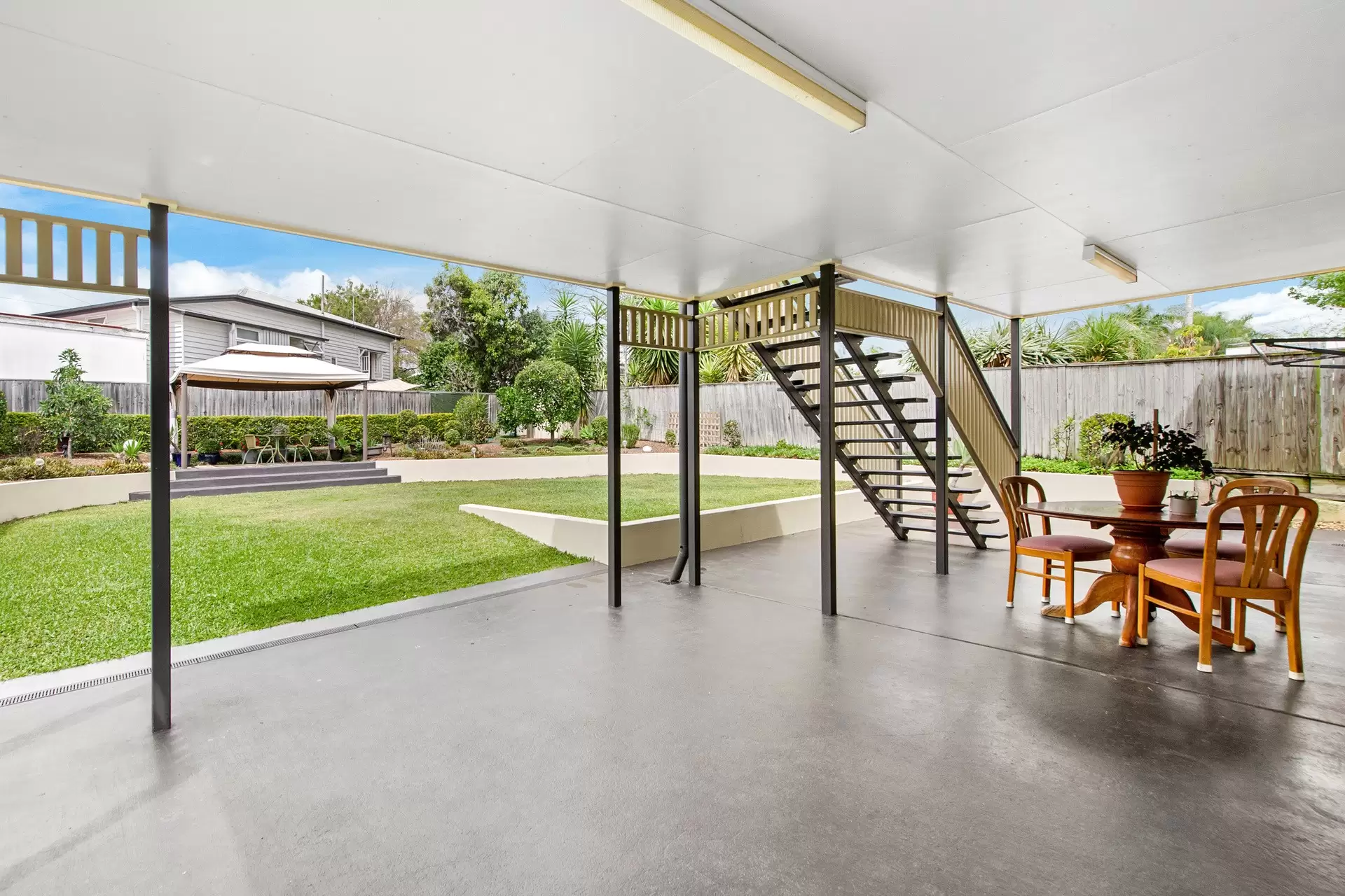 107 Rose Street, Wooloowin Sold by Queensland Sotheby's International Realty - image 1