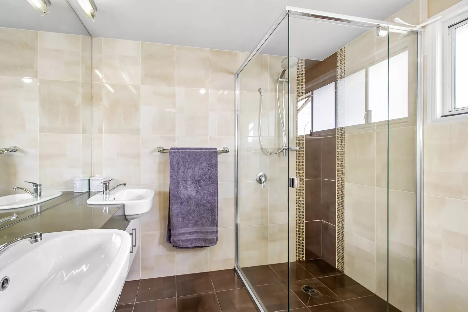 107 Rose Street, Wooloowin Sold by Queensland Sotheby's International Realty - image 1