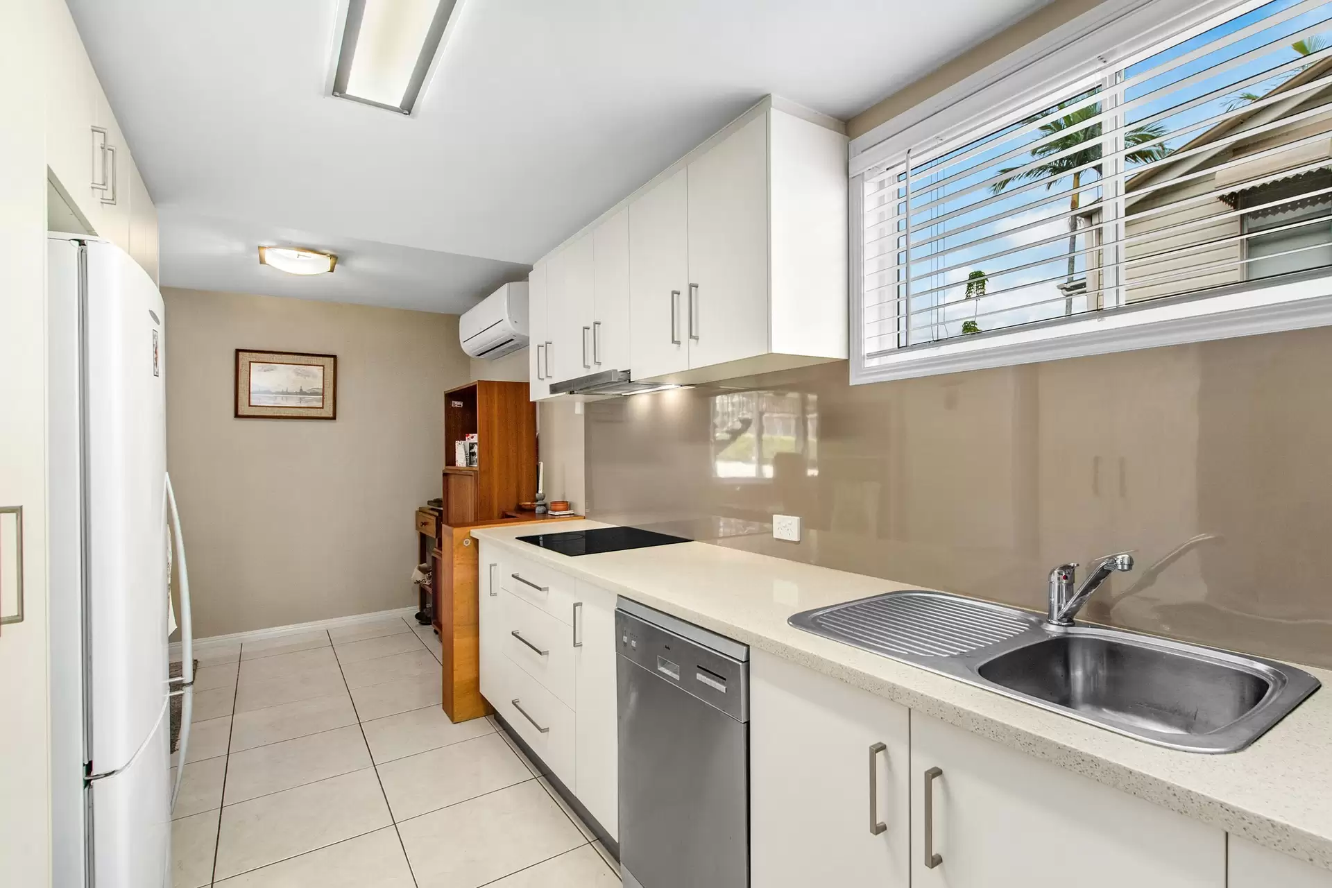 107 Rose Street, Wooloowin Sold by Queensland Sotheby's International Realty - image 1