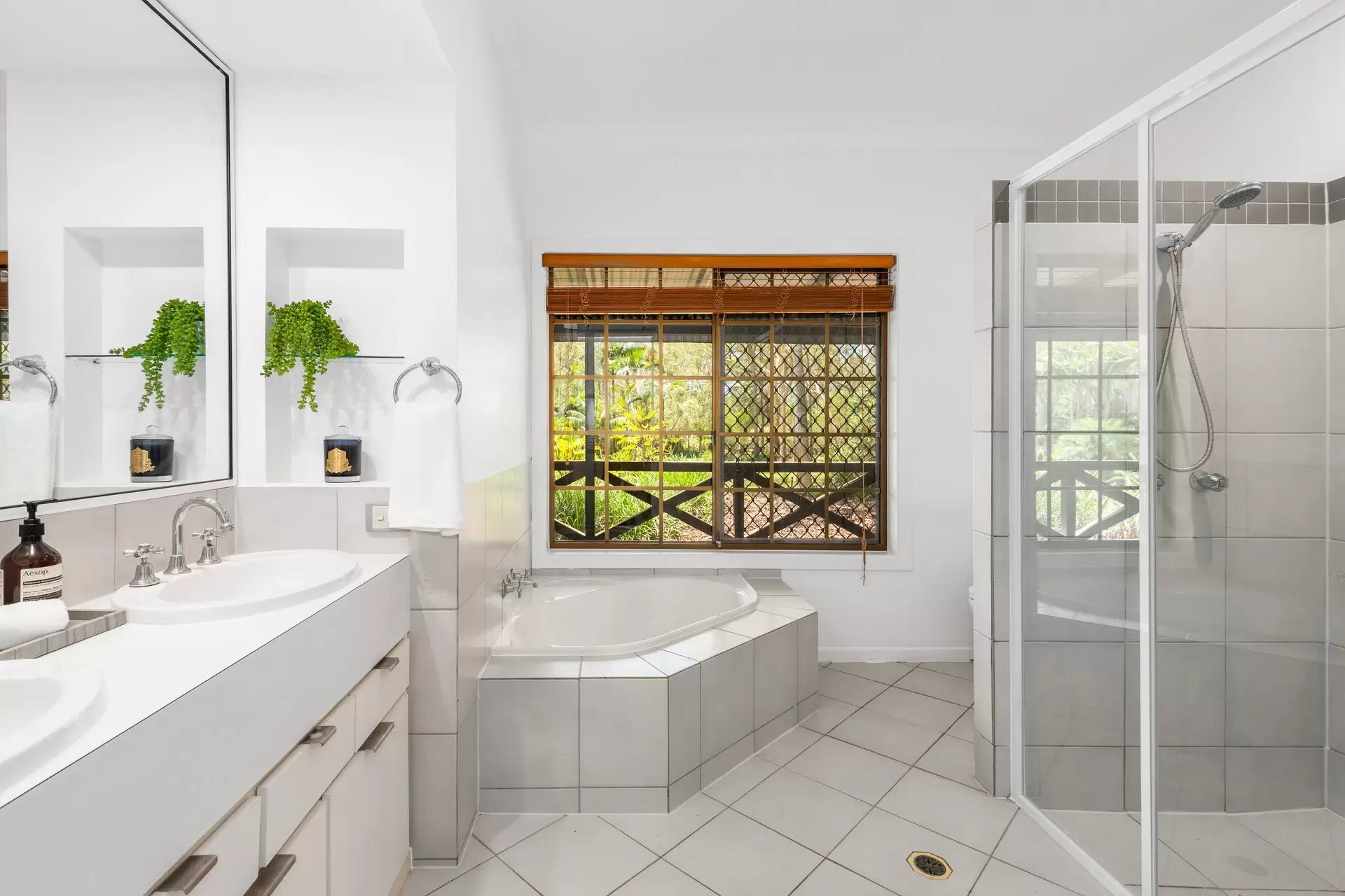 96 Eastwood Street, Chandler Sold by Queensland Sotheby's International Realty - image 1
