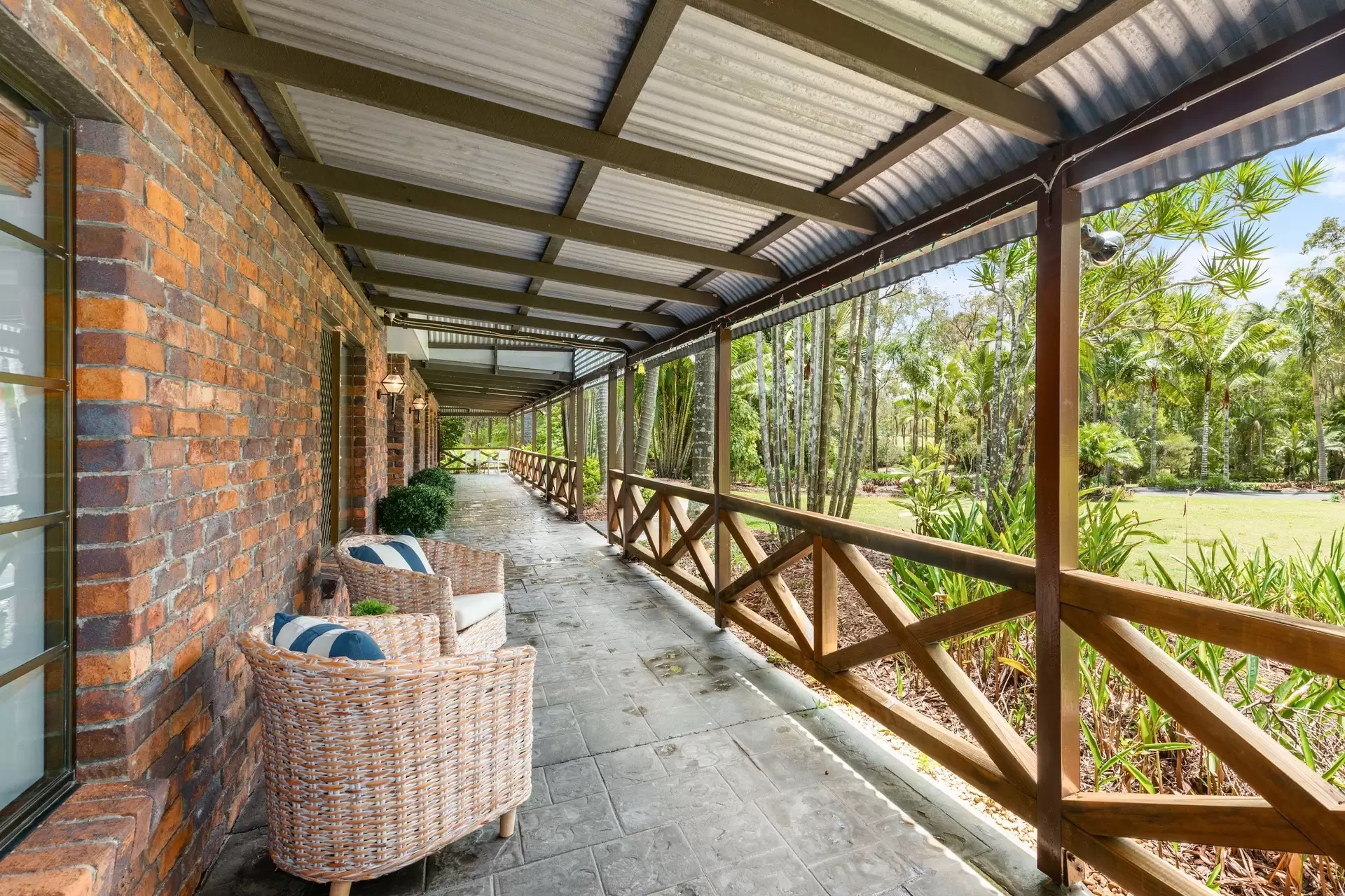 96 Eastwood Street, Chandler Sold by Queensland Sotheby's International Realty - image 1