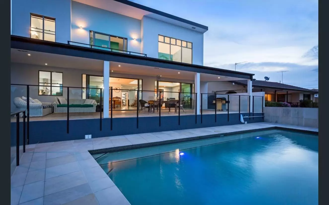 11 Boomerang Crescent, Sorrento Sold by Queensland Sotheby's International Realty - image 1