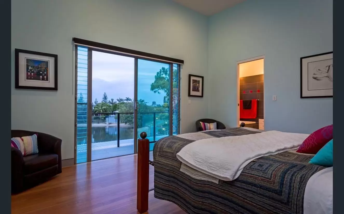 11 Boomerang Crescent, Sorrento Sold by Queensland Sotheby's International Realty - image 1