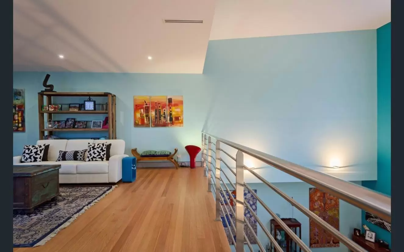 11 Boomerang Crescent, Sorrento Sold by Queensland Sotheby's International Realty - image 1