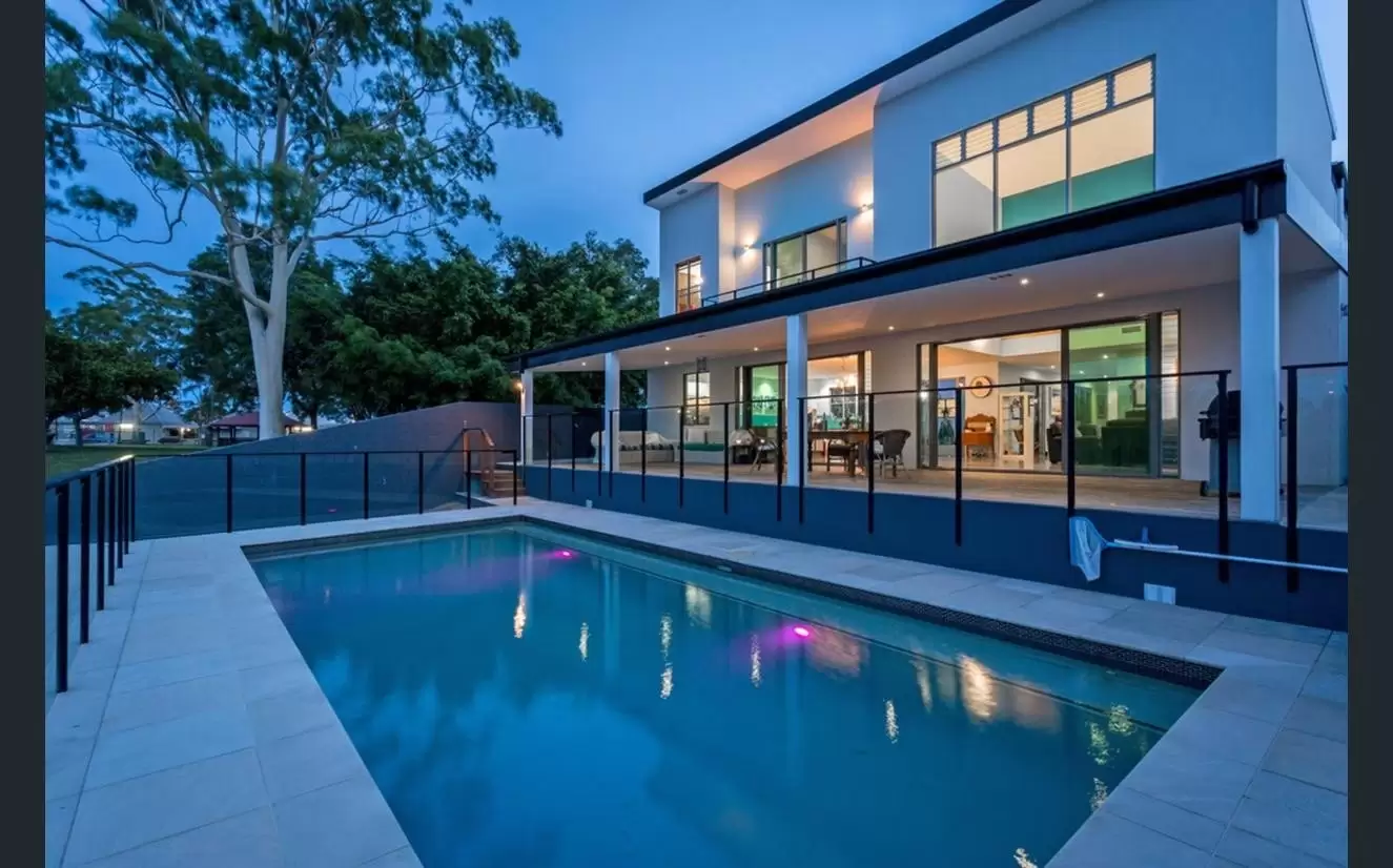 11 Boomerang Crescent, Sorrento Sold by Queensland Sotheby's International Realty - image 1
