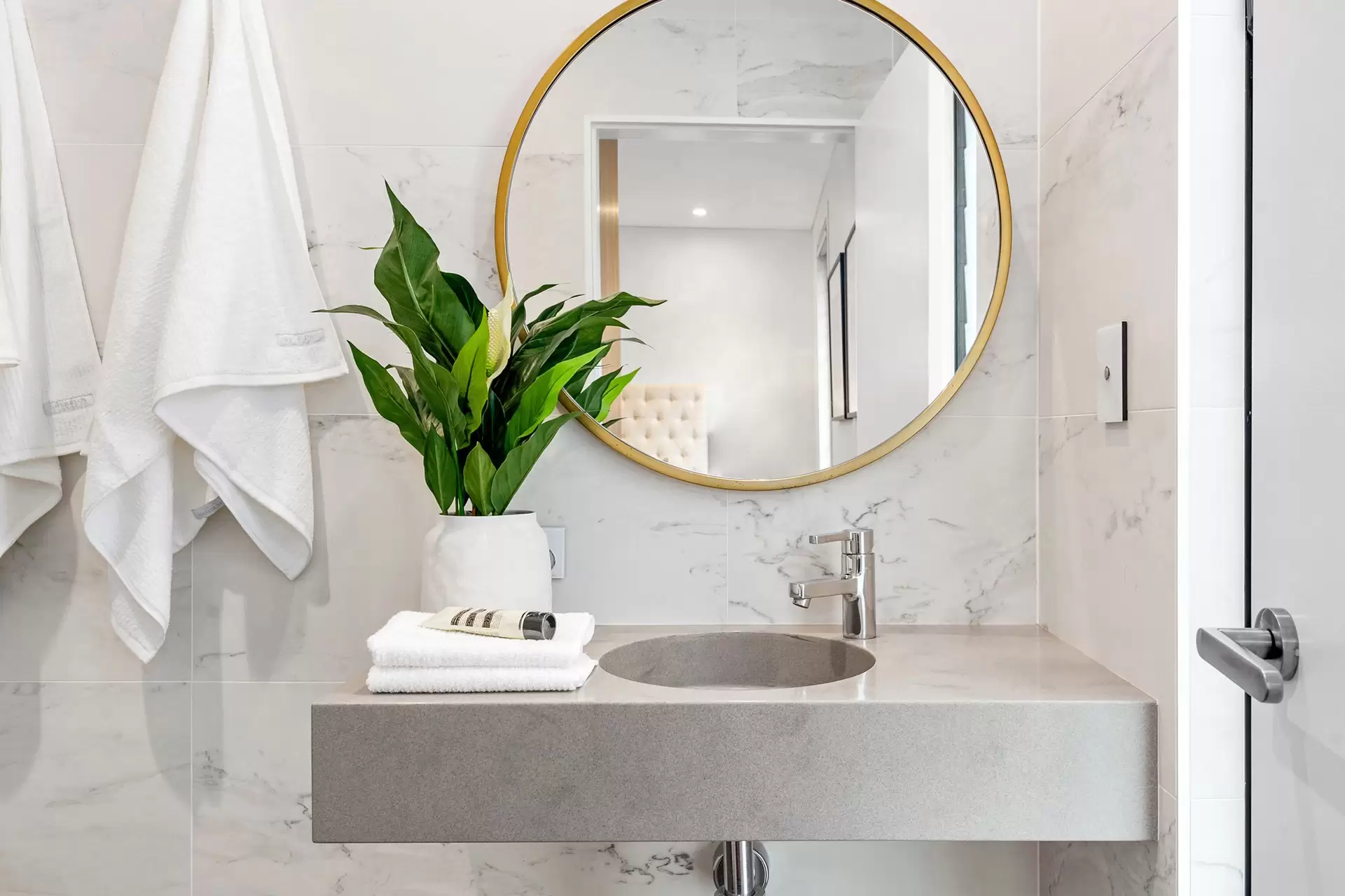 91 Hillside Crescent, Hamilton Sold by Queensland Sotheby's International Realty - image 1