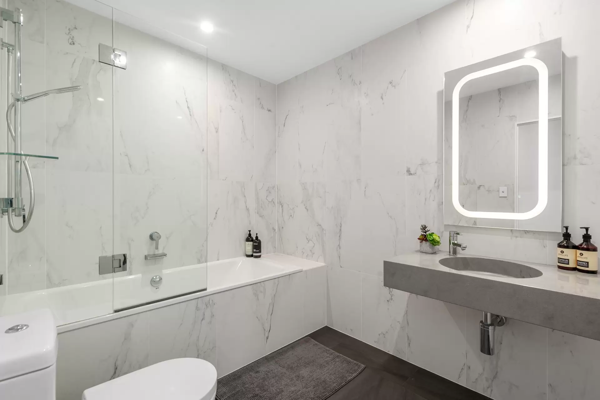 91 Hillside Crescent, Hamilton Sold by Queensland Sotheby's International Realty - image 1