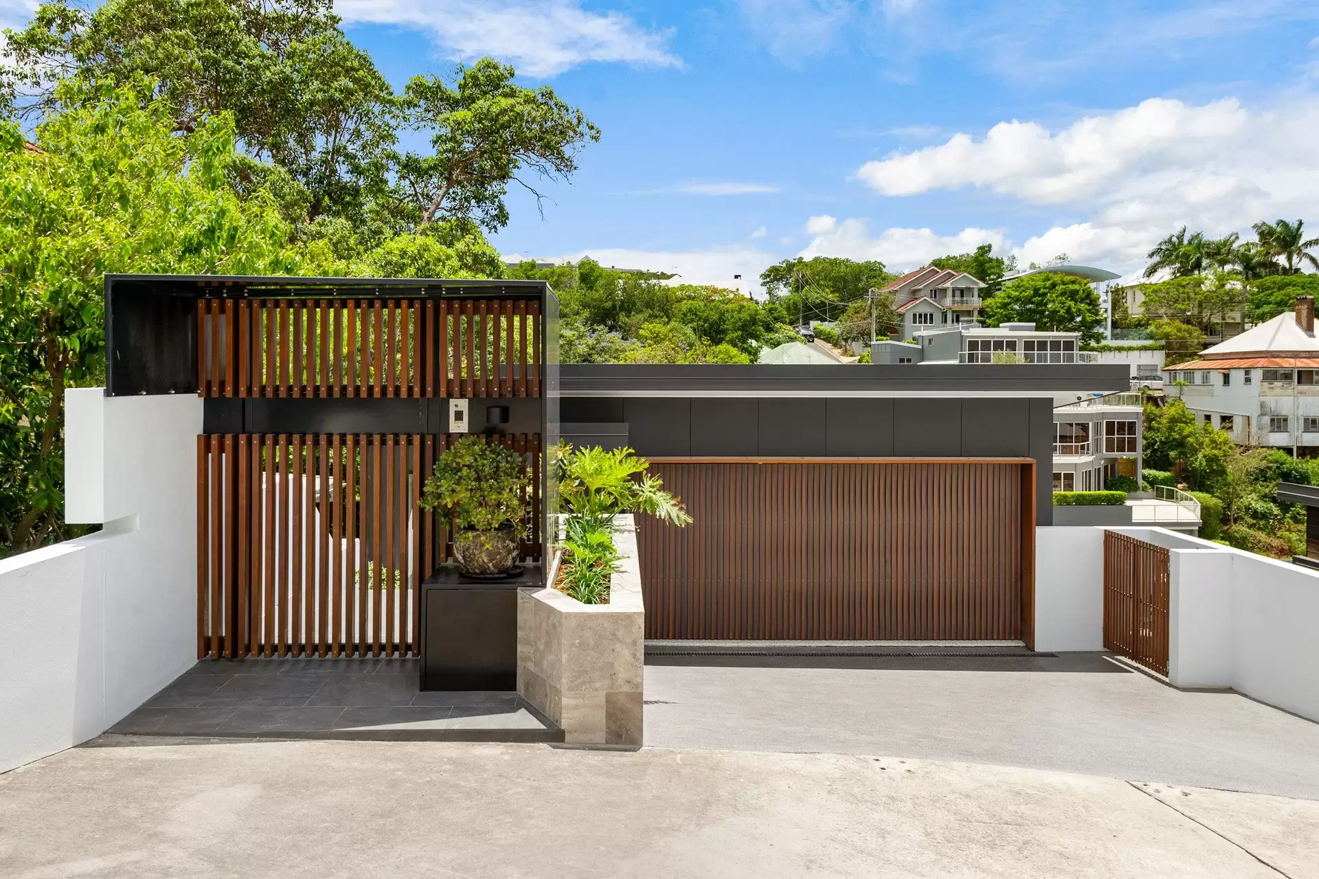 91 Hillside Crescent, Hamilton Sold by Queensland Sotheby's International Realty - image 1