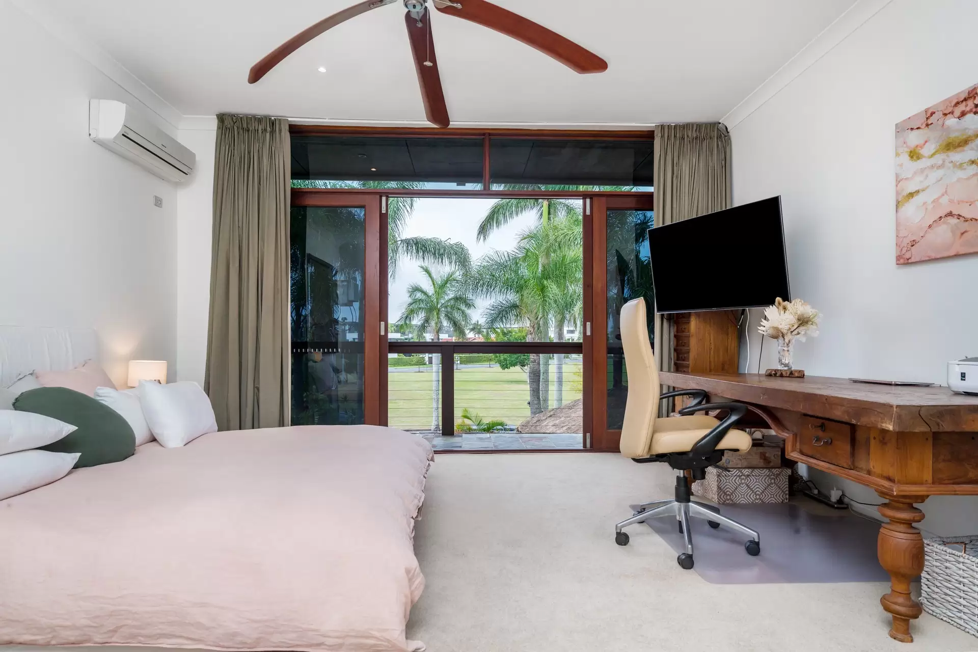 35 Southern Cross Drive, Surfers Paradise Sold by Queensland Sotheby's International Realty - image 1