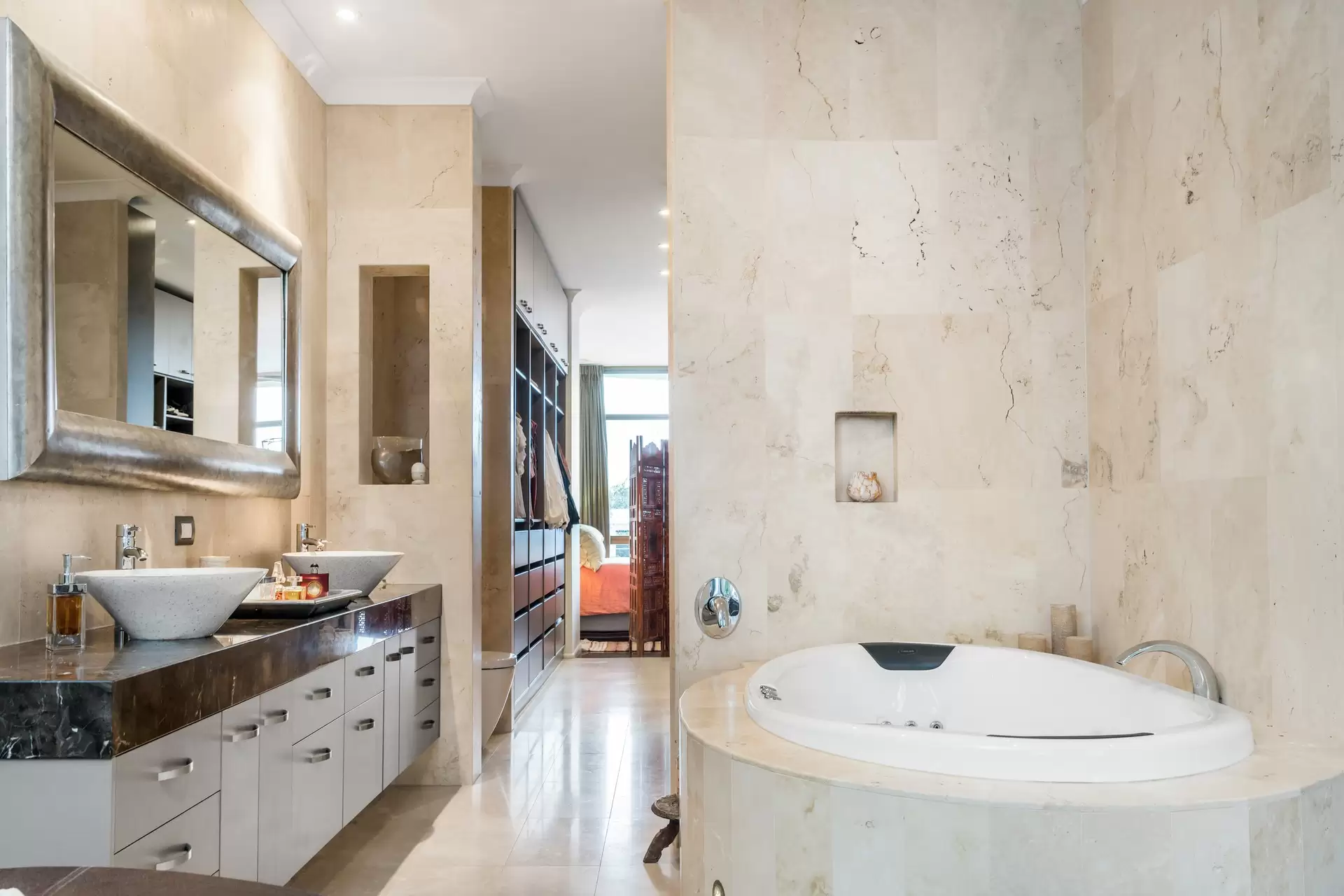 35 Southern Cross Drive, Surfers Paradise Sold by Queensland Sotheby's International Realty - image 1