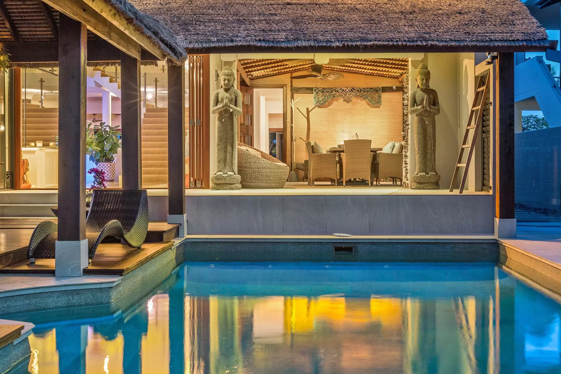 35 Southern Cross Drive, Surfers Paradise Sold by Queensland Sotheby's International Realty - image 1