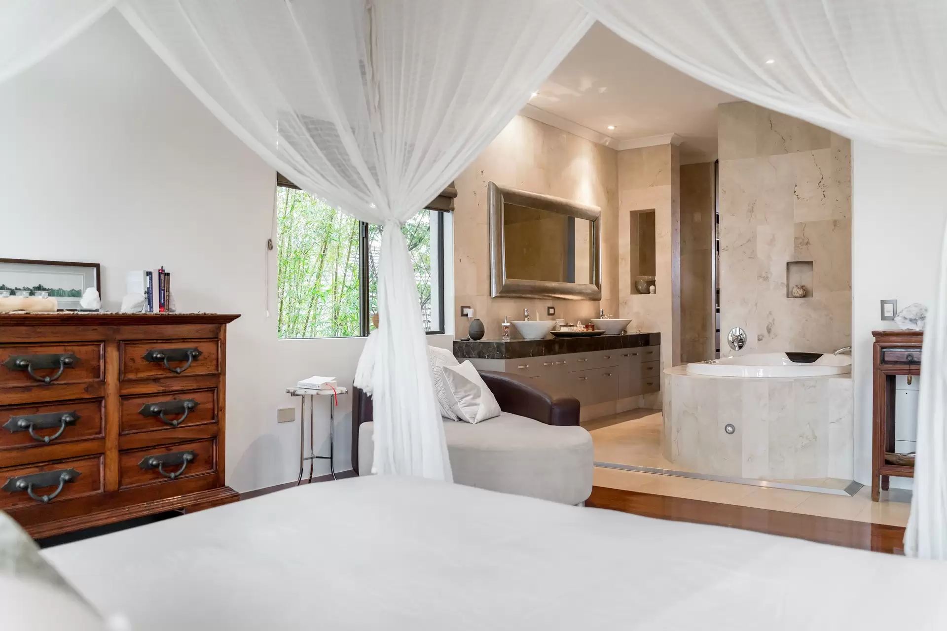 35 Southern Cross Drive, Surfers Paradise Sold by Queensland Sotheby's International Realty - image 1