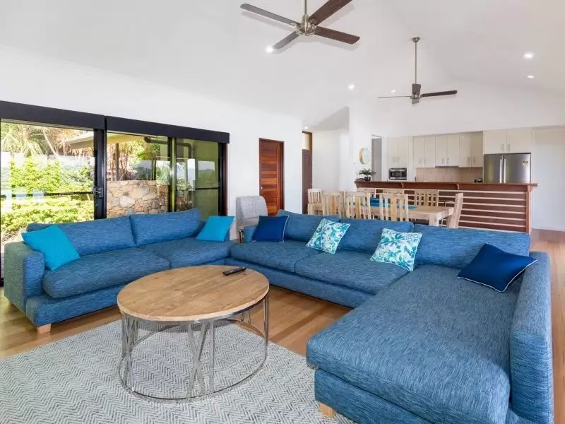 3/10 Whitsunday Boulevard, Hamilton Island Sold by  - image 1