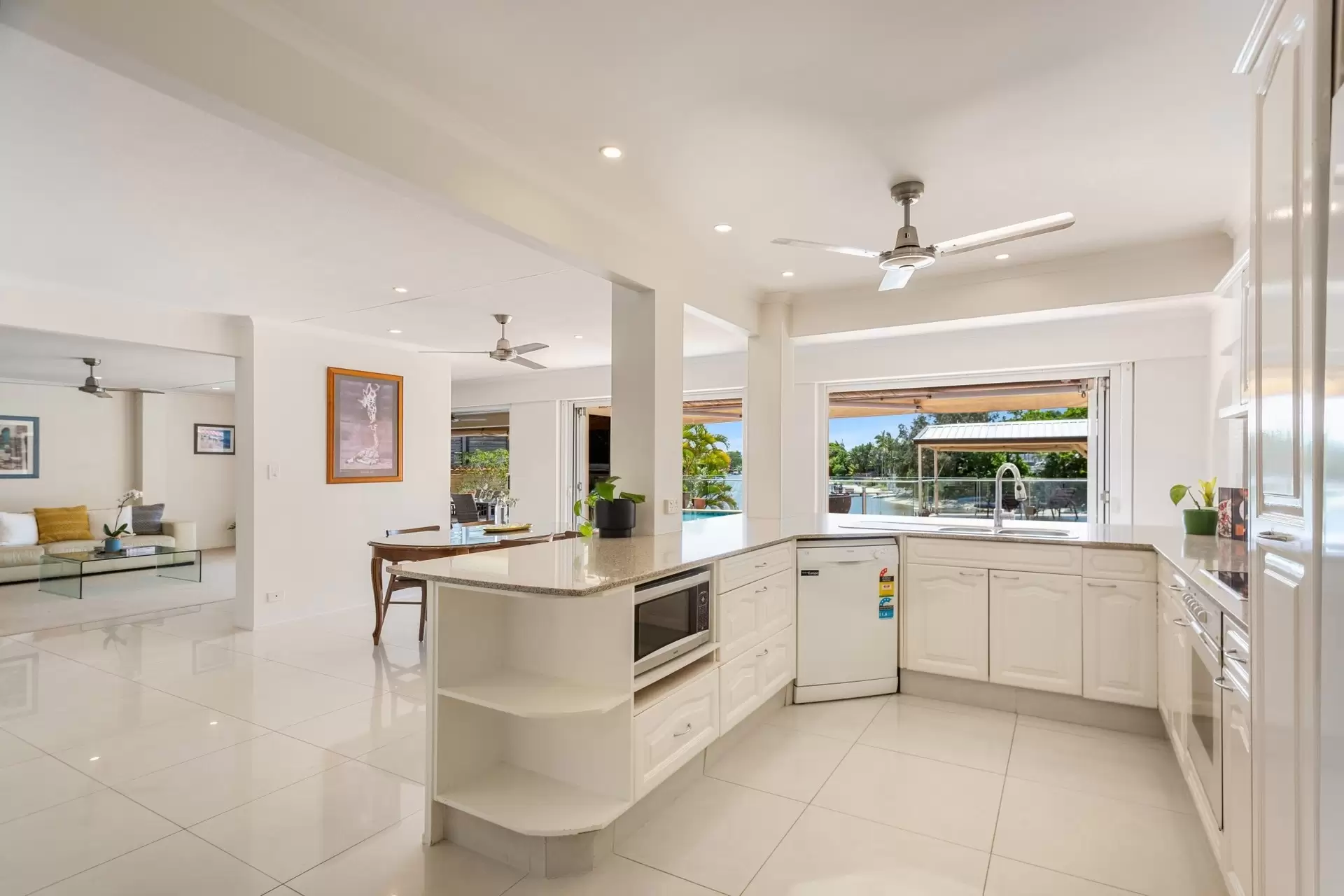 5 Fiesta Avenue, Isle Of Capri Sold by Queensland Sotheby's International Realty - image 1
