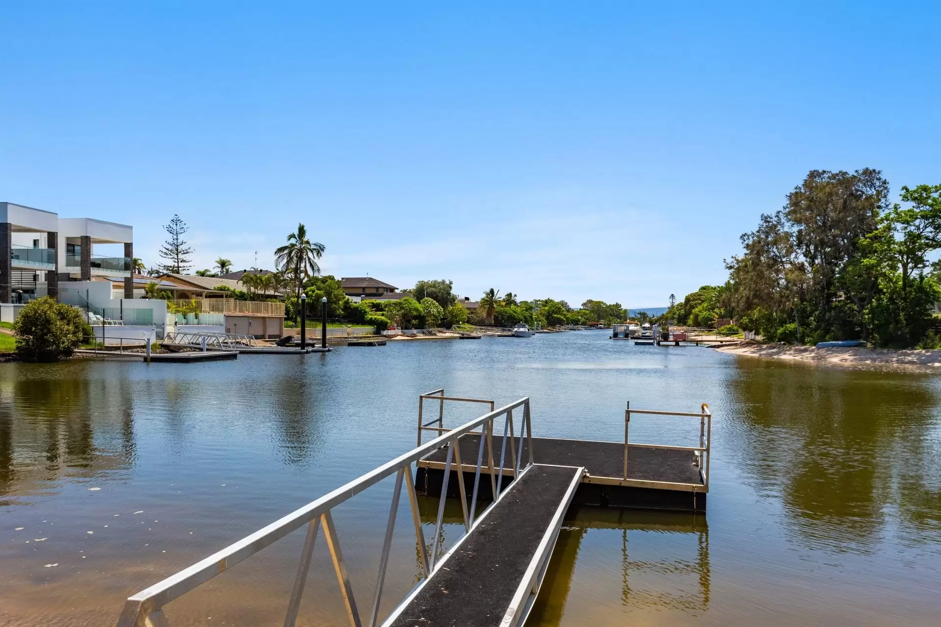 5 Fiesta Avenue, Isle Of Capri Sold by Queensland Sotheby's International Realty - image 1