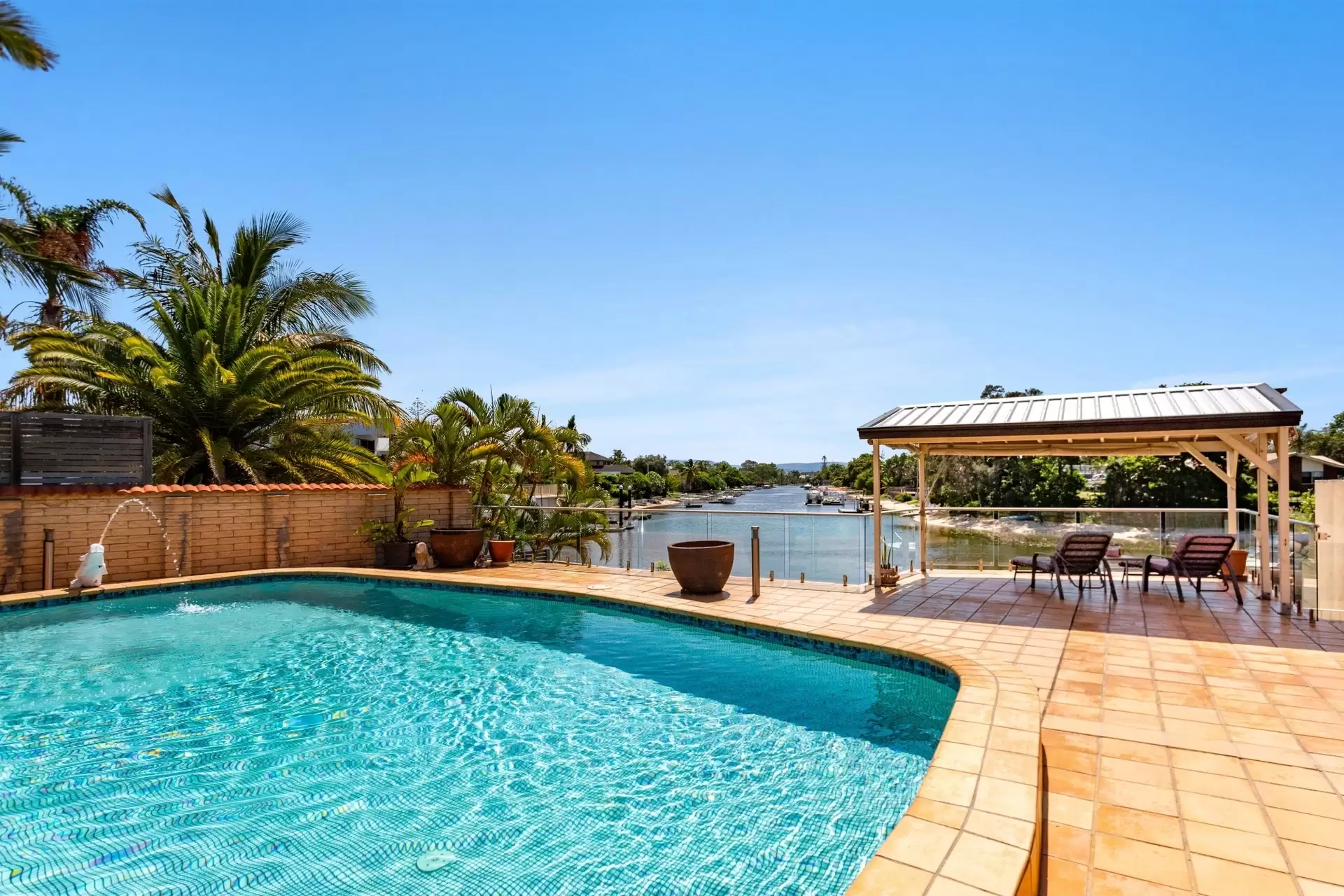 5 Fiesta Avenue, Isle Of Capri Sold by Queensland Sotheby's International Realty - image 1