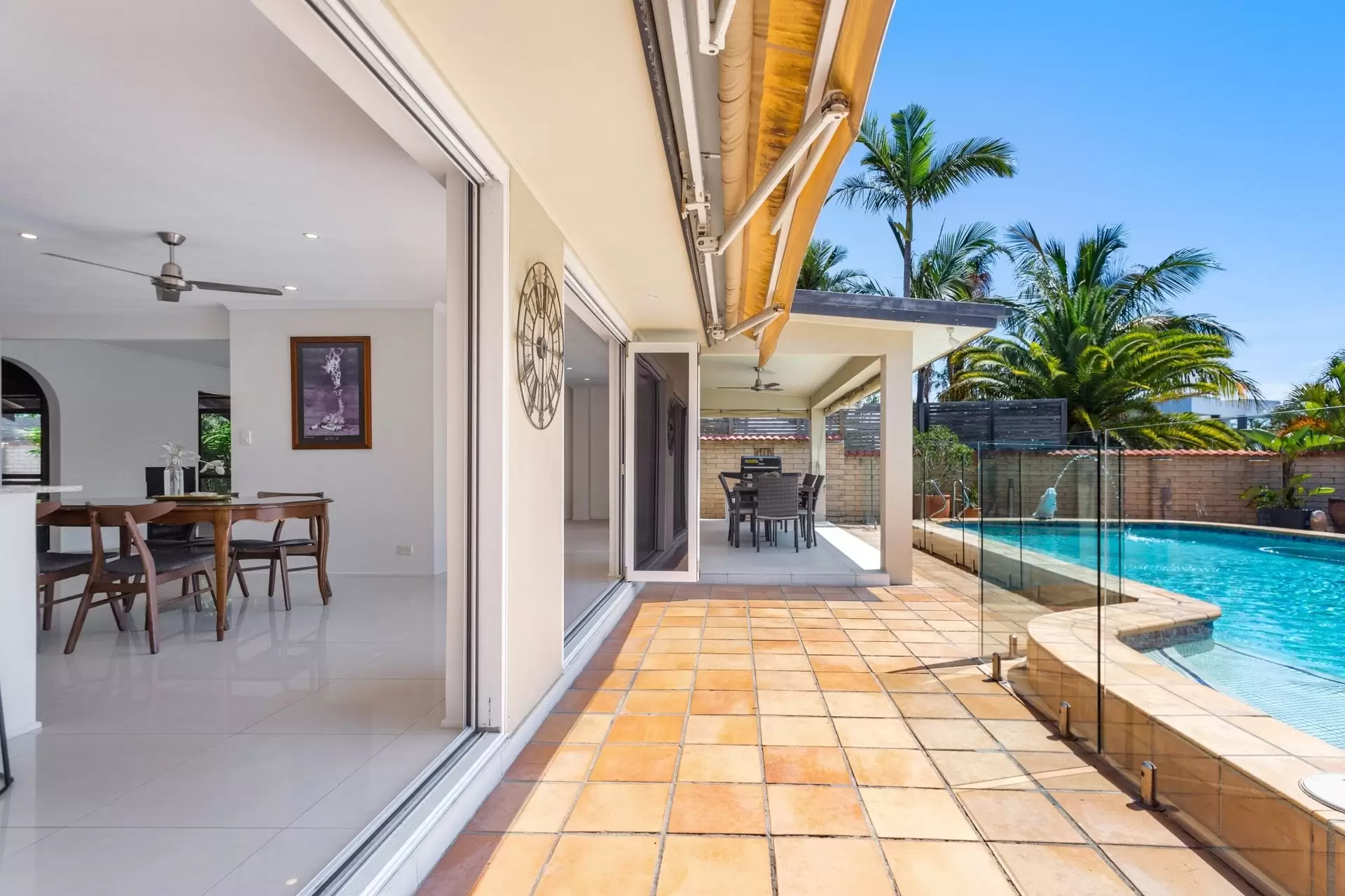 5 Fiesta Avenue, Isle Of Capri Sold by Queensland Sotheby's International Realty - image 1