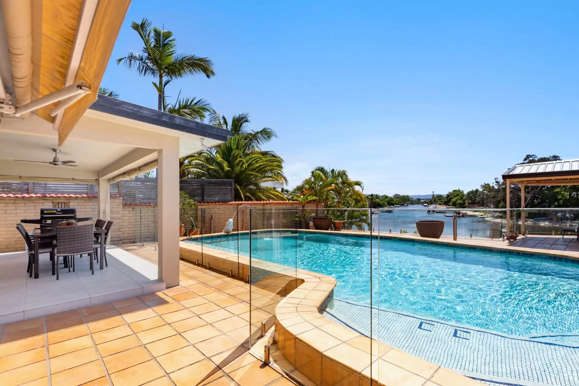 5 Fiesta Avenue, Isle Of Capri Sold by Queensland Sotheby's International Realty - image 1