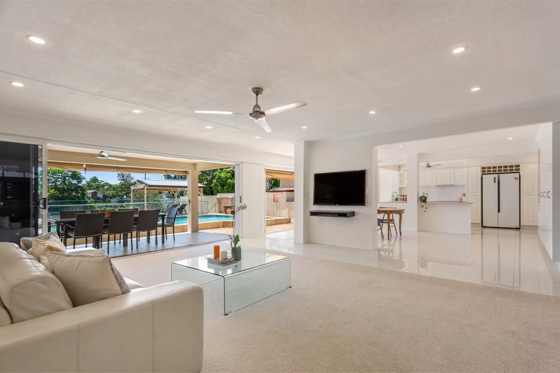 5 Fiesta Avenue, Isle Of Capri Sold by Queensland Sotheby's International Realty - image 1