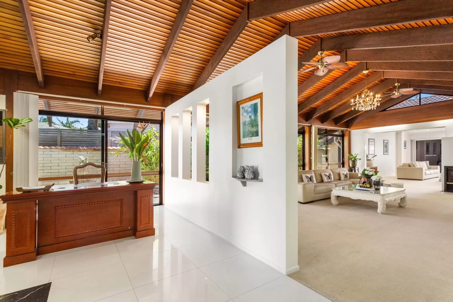 5 Fiesta Avenue, Isle Of Capri Sold by Queensland Sotheby's International Realty - image 1