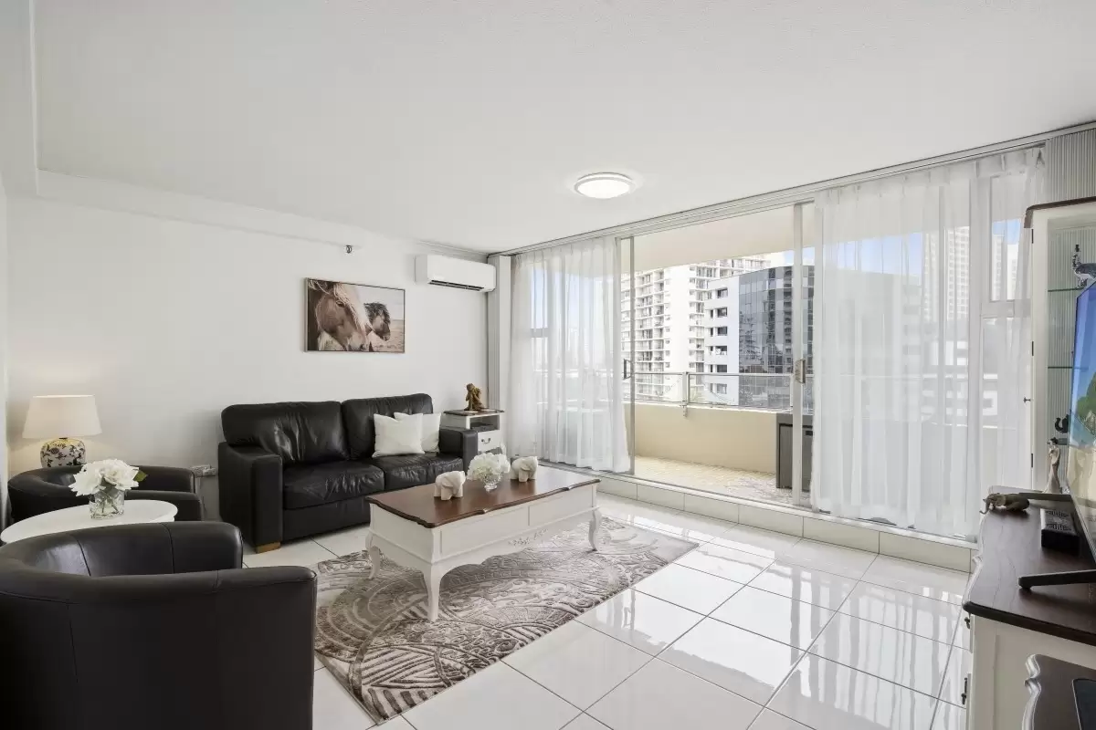 18/40 Ferny Avenue, Surfers Paradise Sold by  - image 1