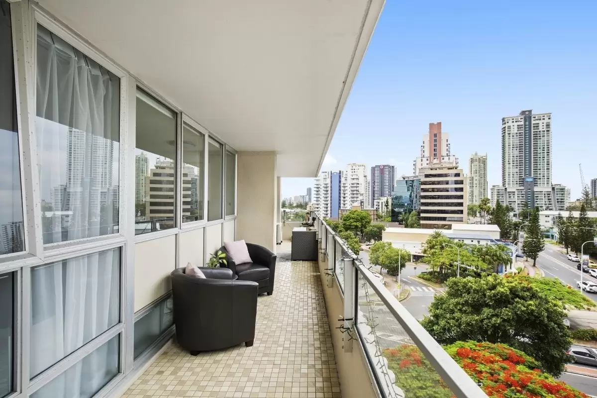 18/40 Ferny Avenue, Surfers Paradise Sold by  - image 1
