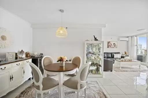 18/40 Ferny Avenue, Surfers Paradise Sold by Queensland Sotheby's International Realty
