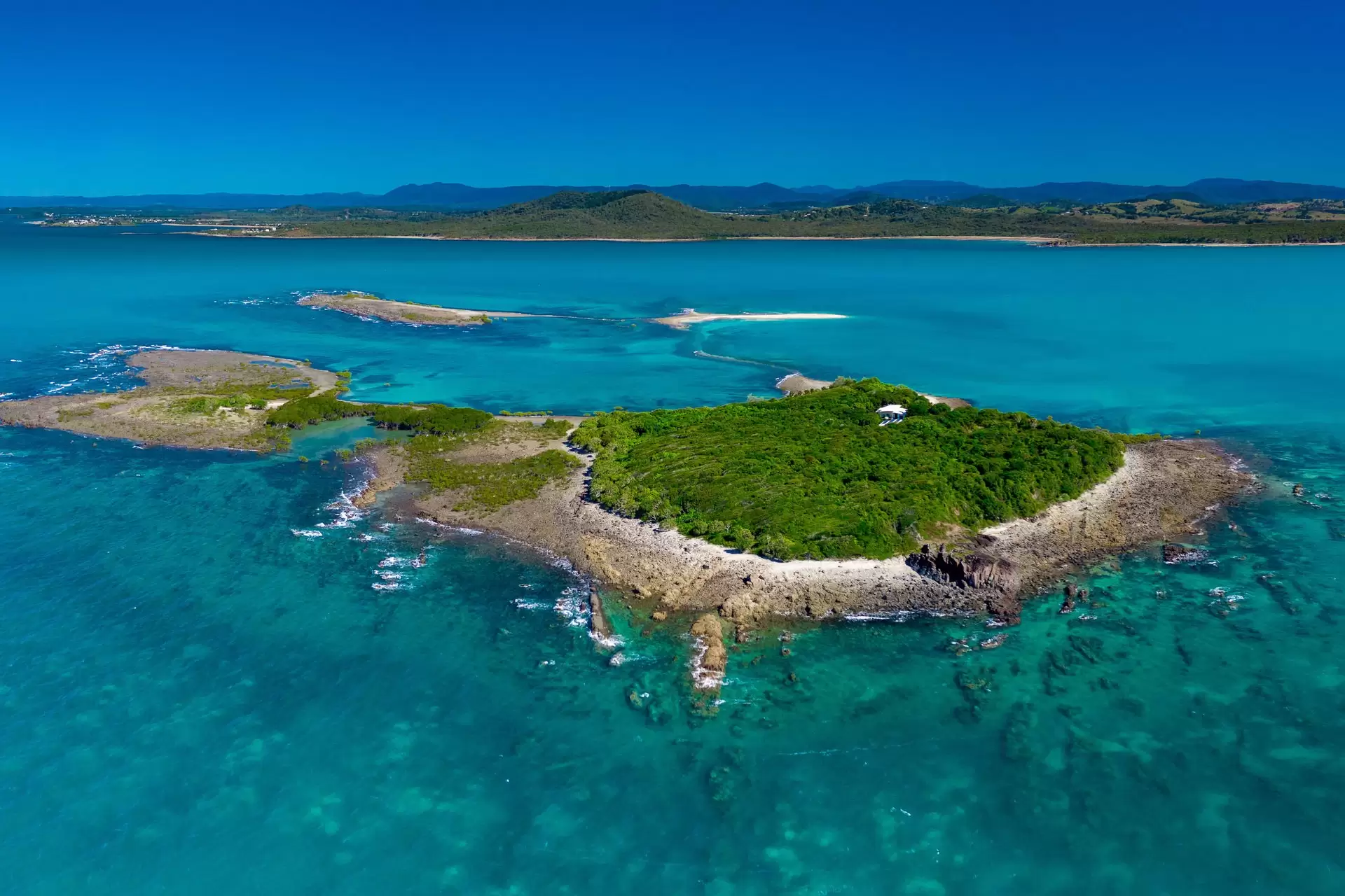 1 Island Street, Whitsundays Sold by Queensland Sotheby's International Realty - image 1